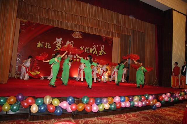 调整大小 年会2.jpg