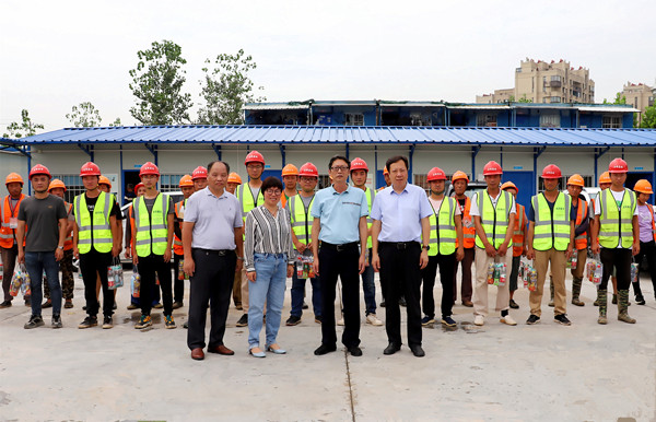 爱游戏网页版官方网站集团开展“高温送清凉”慰问活动